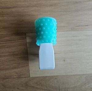 Bath and body works Turquoise dotted wallflower plug
